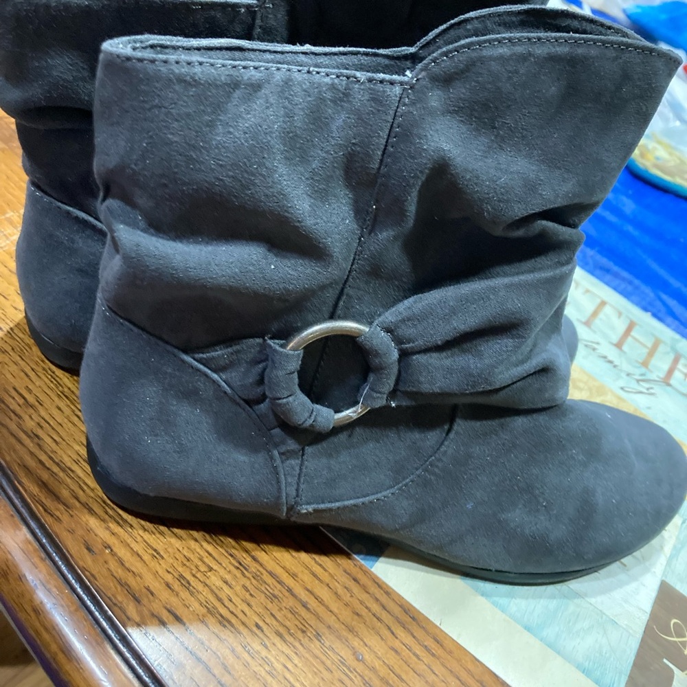 Boots - Picture 3 of 3